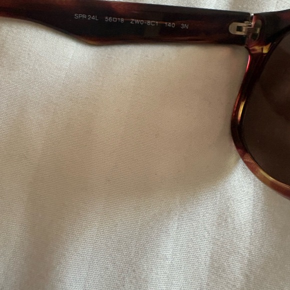 Prada sunglasses - Picture 7 of 8